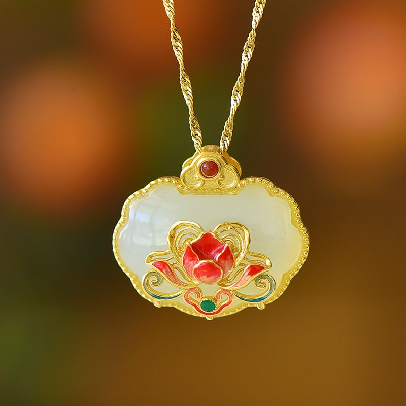 An Exquisite Sterling Silver-Gold Plated Inlaid White Jade Pendant: An Exquisite Sterling Silver-Gold Plated Inlaid White Jade Pendant,Size:0.7inx0.9in 纯银镀金镶白玉吊坠