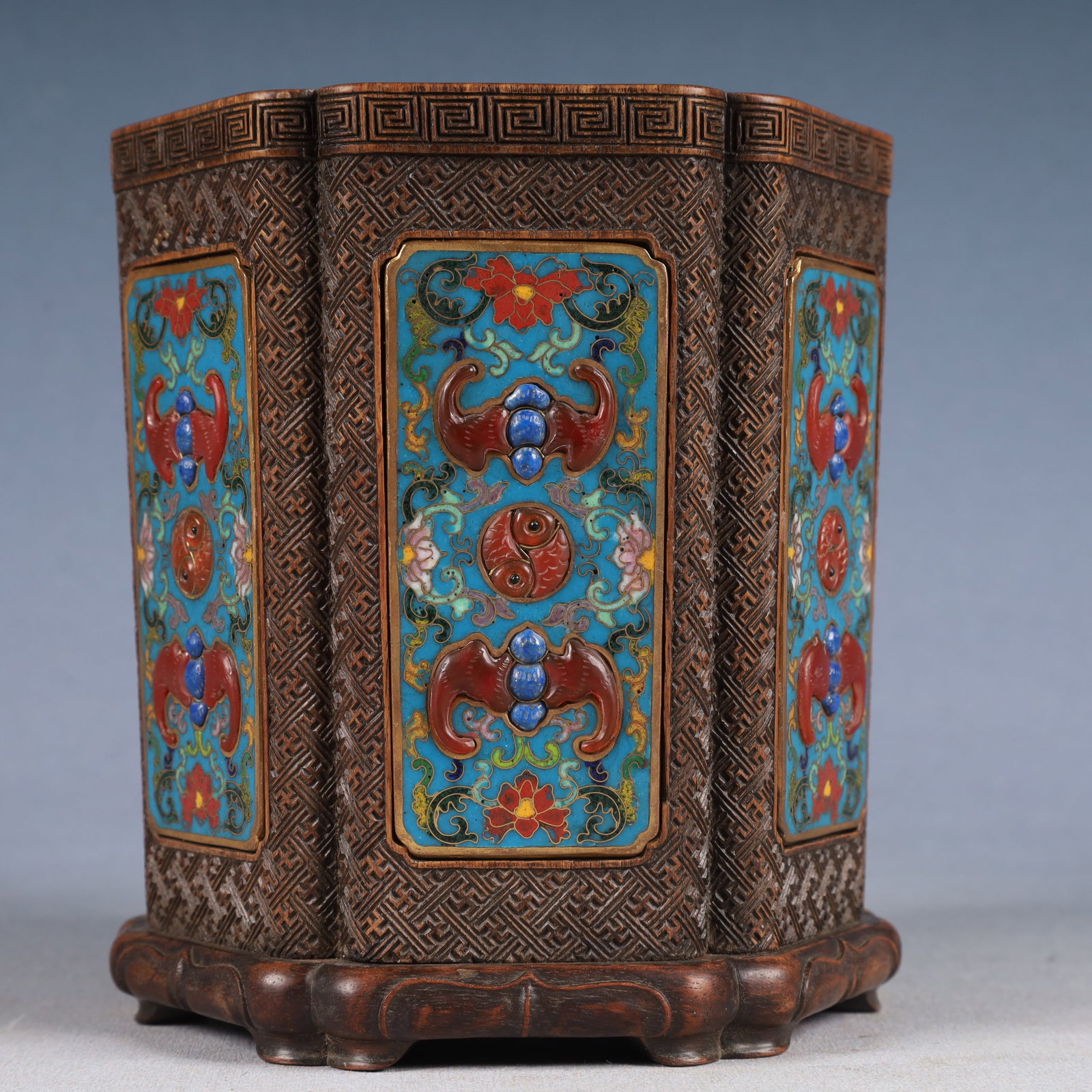 An Exquisite Zitanwood Inlaid Cloisonne Lotus and Bats Pattern Brush Pot: An Exquisite Zitanwood Inlaid Cloisonne Lotus and Bats Pattern Brush Pot,Qing Dynasty, China,Size:5.3inx6.3in,Weight:1100g 紫檀木嵌景泰蓝缠枝ő