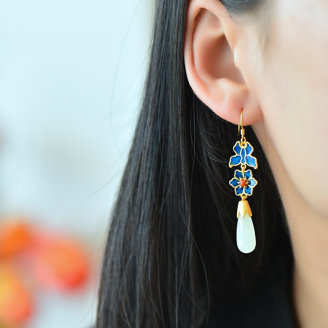 A Pair of Exquisite Sterling Silver-Gold Plated Inlaid White Jade Enamel Earrings: A Pair of Exquisite Sterling Silver-Gold Plated Inlaid White Jade Enamel Earrings,Size:0.3inx0.7in 一对纯银镀金镶白玉珐琅耳Ĩ