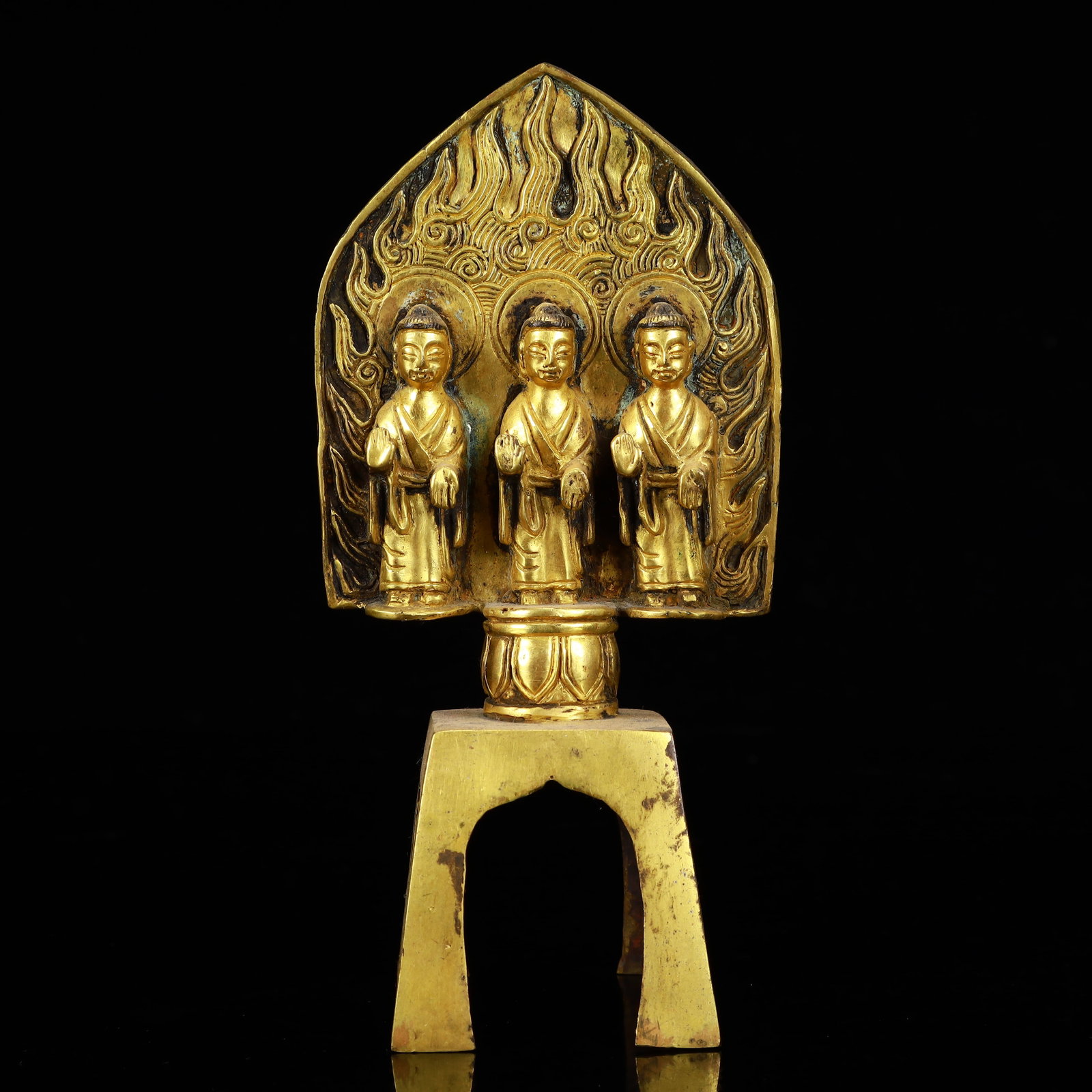 A Solemn Gilt Bronze Statue of Bodhisattva: A Solemn Gilt Bronze Statue of Bodhisattva,The Warring States period in China,Size:3.1inx2inx6.3in,Weight:500g 铜鎏金菩萨像,中国战国时