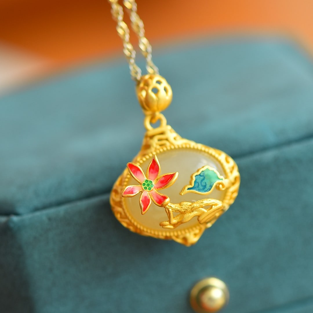 An Exquisite Sterling Silver-Gold Plated Inlaid White Jade Enamel Pendant: An Exquisite Sterling Silver-Gold Plated Inlaid White Jade Enamel Pendant,Size:0.5inx0.6in 纯银镀金镶白玉珐琅吊坠