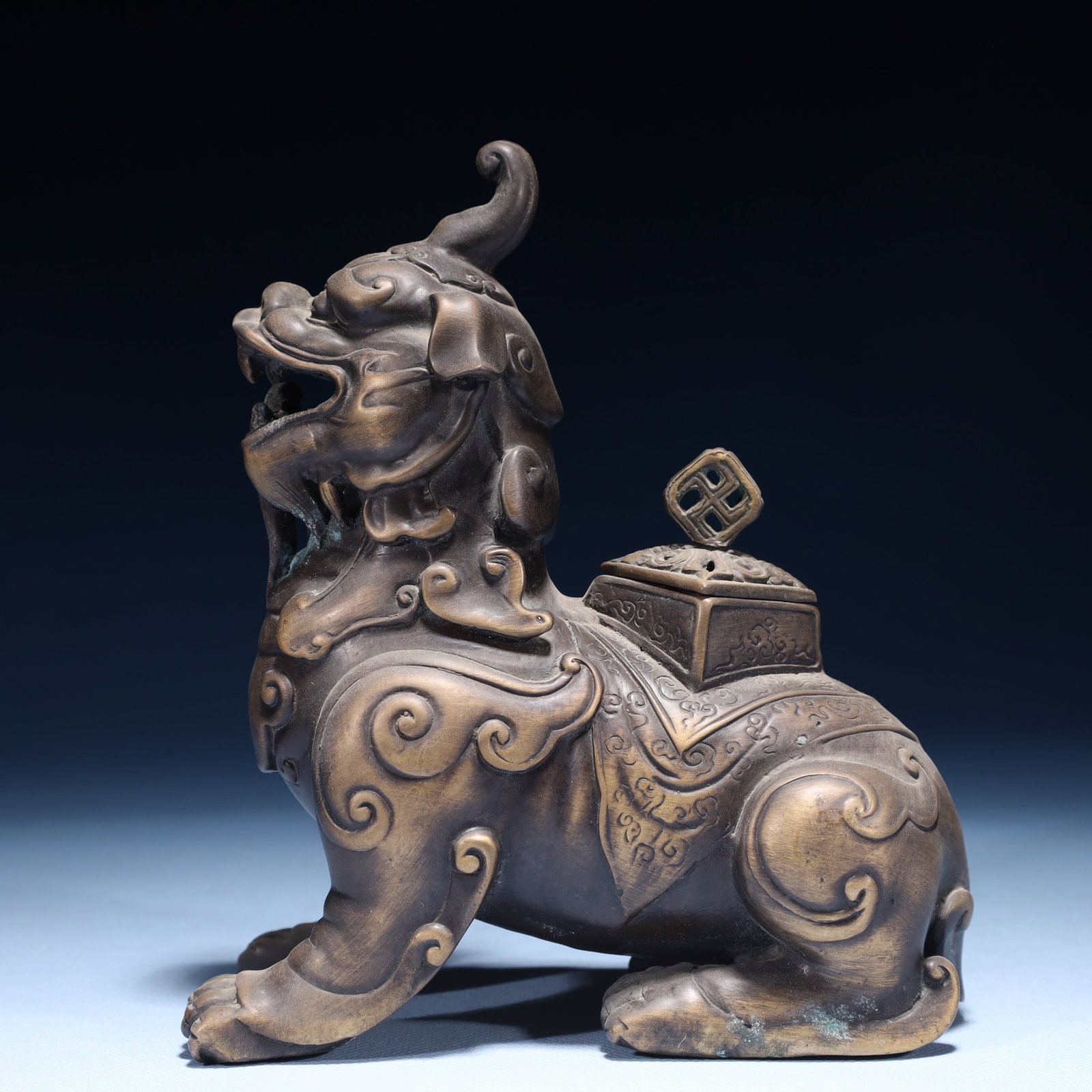 An Exquisite Bronze Auspicious Beast Censer: An Exquisite Bronze Auspicious Beast Censer,Qing Dynasty,China,Size:5.5inx3.1inx7.1in,Weight:950g 铜瑞兽香炉,中国清代