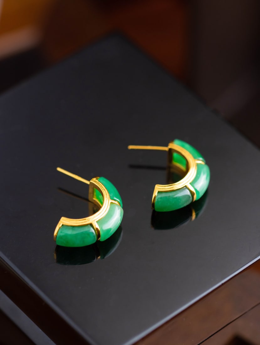 A Pair of Exquisite Sterling Silver-Gold Plated Inlaid Jadeite Earrings: A Pair of Exquisite Sterling Silver-Gold Plated Inlaid Jadeite Earrings 一对纯银镀金镶翡翠耳环