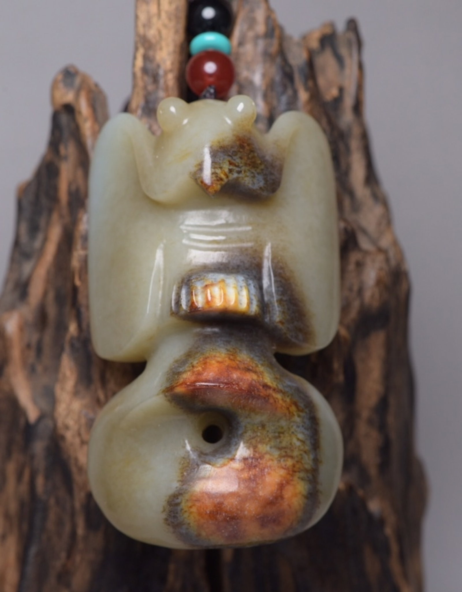 An Exquisite White Jade Cicada Pendant: An Exquisite White Jade Cicada Pendant,Qing Dynasty,China,Size:3.4inx2inx1.3in,Weight:153g 白玉蝉佩,中国清代