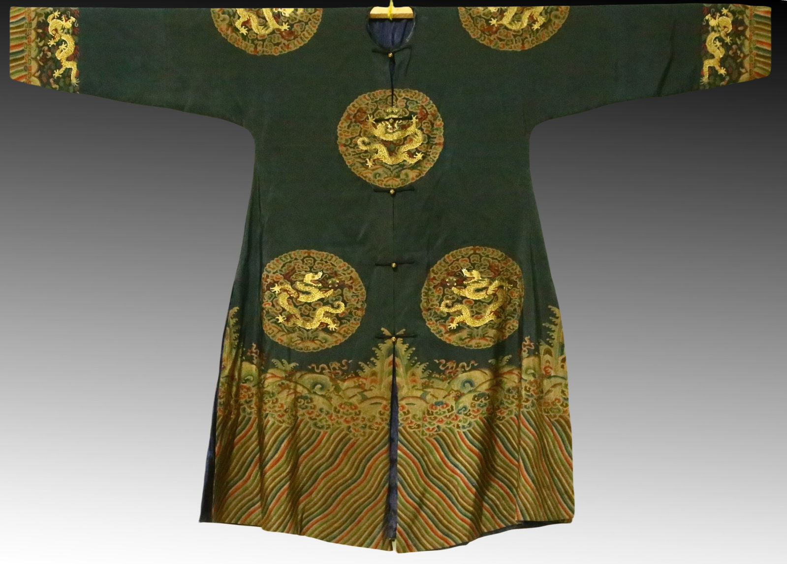 An Exquisite Kesi Imperial Robe: An Exquisite Kesi Imperial Robe,Qing Dynasty, China,Size：76.4inx73.2in 缂丝龙袍,中国清代