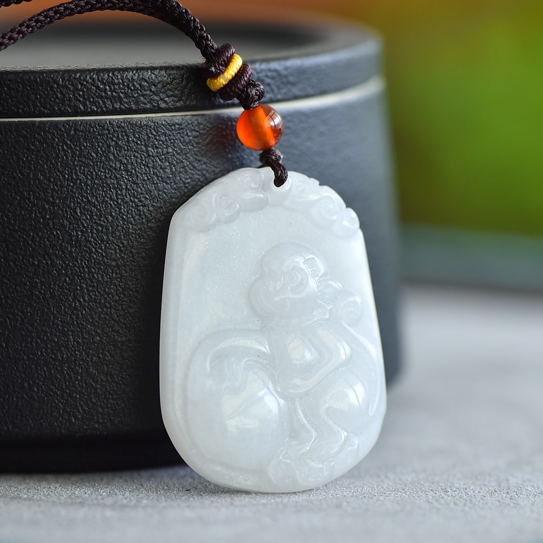 An Exquisite White Jade Monkey Pattern Pendant - 3
