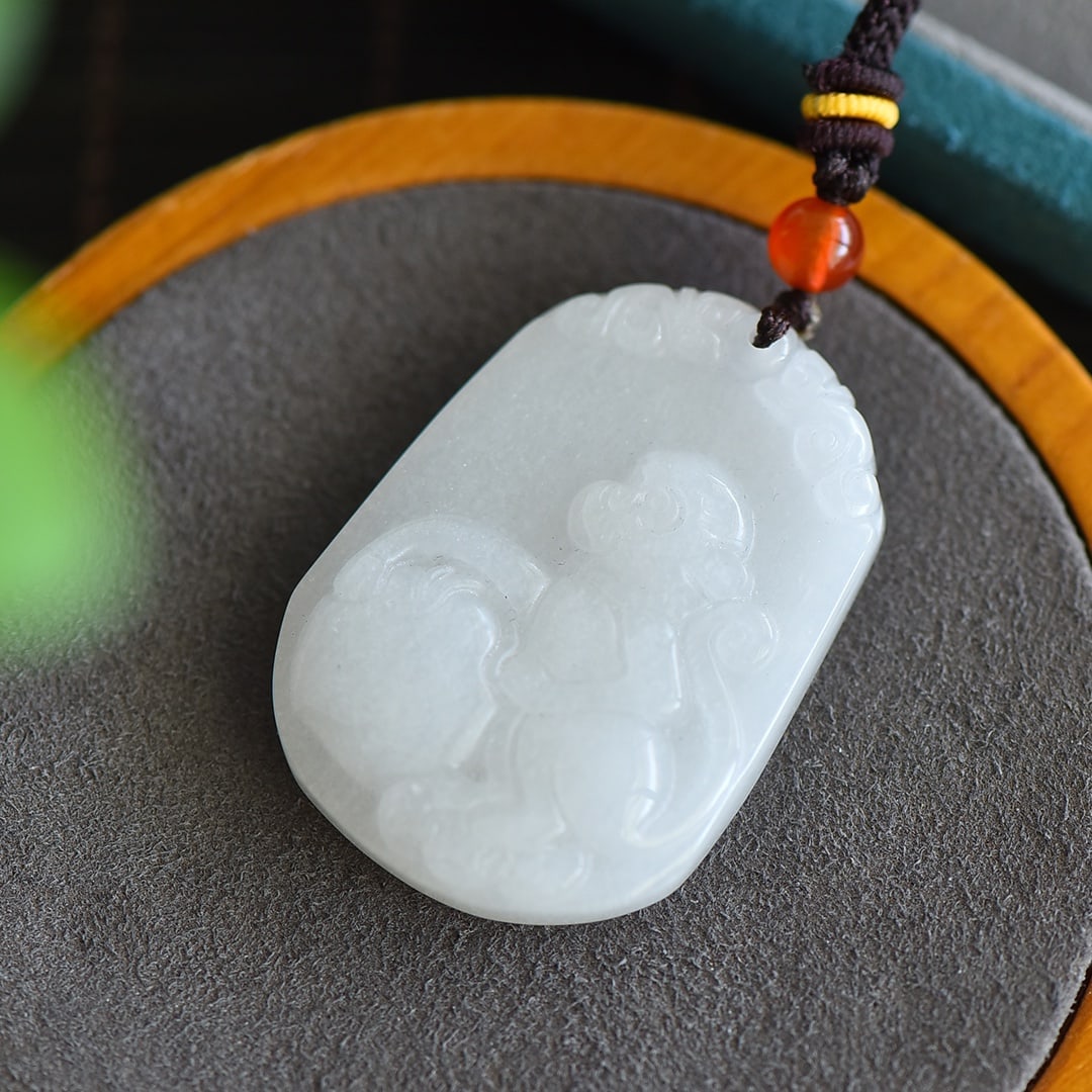 An Exquisite White Jade Monkey Pattern Pendant - 4
