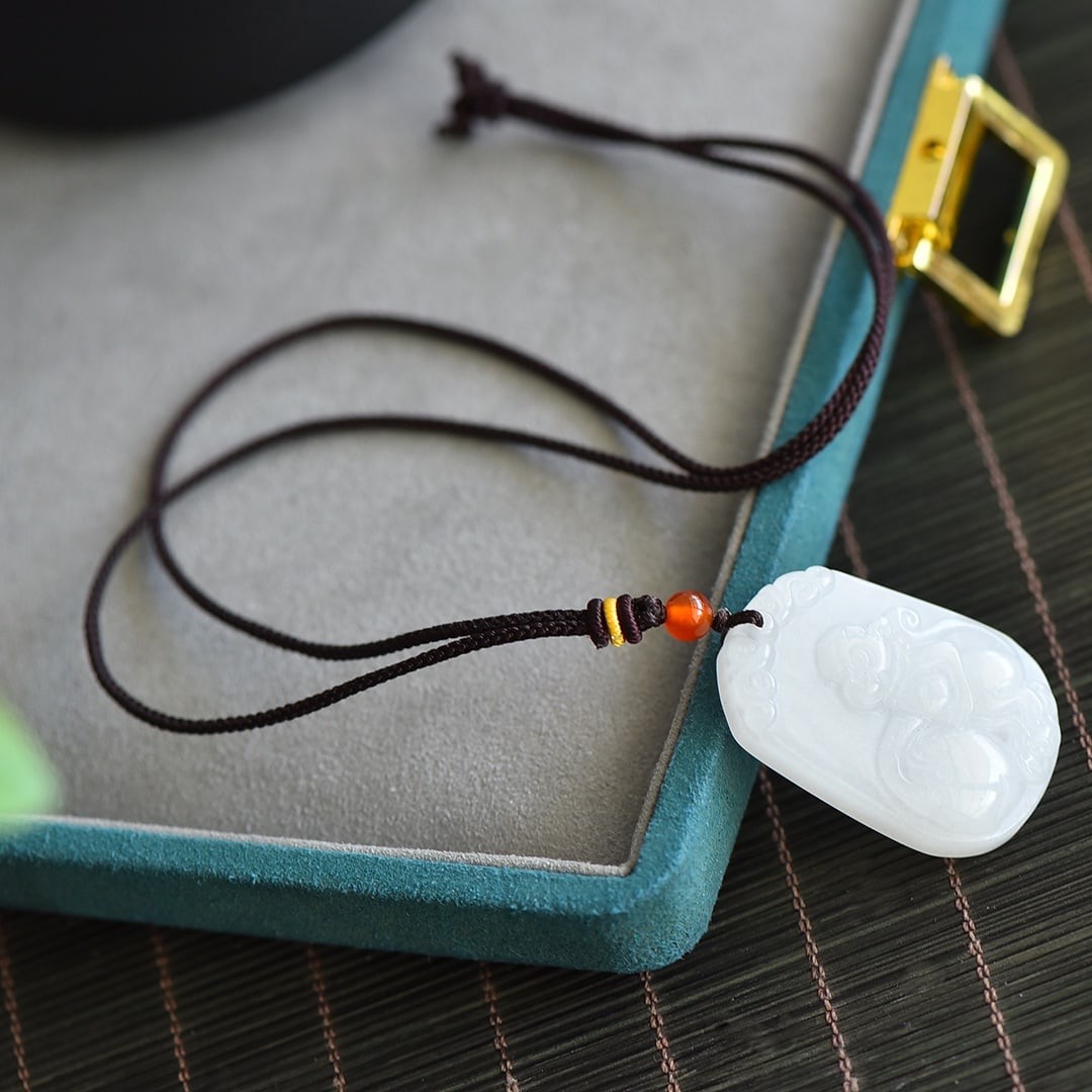 An Exquisite White Jade Monkey Pattern Pendant - 5