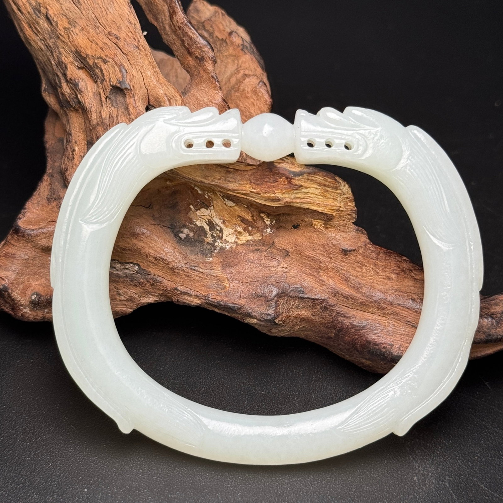 An Exquisite White Jade Dragon Pattern Bracelet: An Exquisite White Jade Dragon Pattern Bracelet,Qing Dynasty,China,Size:3.2inx2.7inx0.4in,Weight:48g 白玉龙纹手镯,中国清代