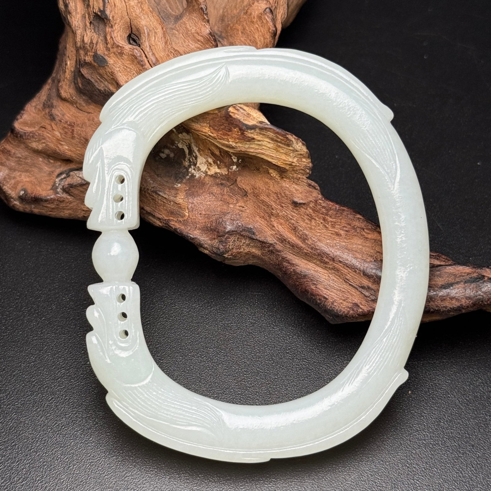 An Exquisite White Jade Dragon Pattern Bracelet - 3