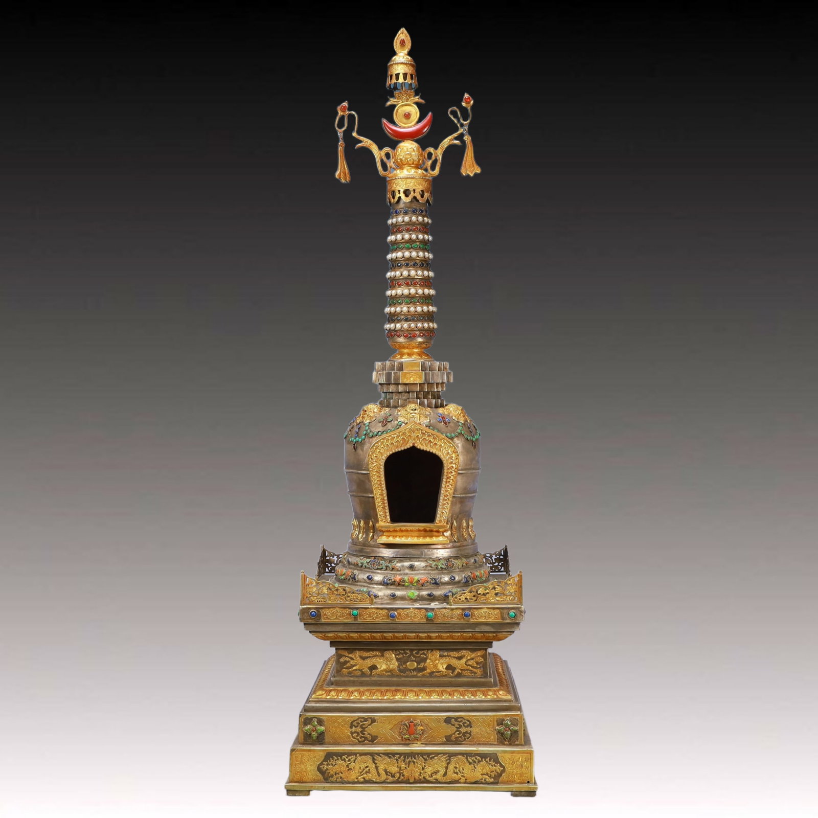 A Rare Gilt Silver Niche,Inlaid Gems: A Rare Gilt Silver Niche,Inlaid Gems,Tang Dynasty, China,Zhenguan Four-character Mark,Size:12.8inx41.3in,Weight:16800g