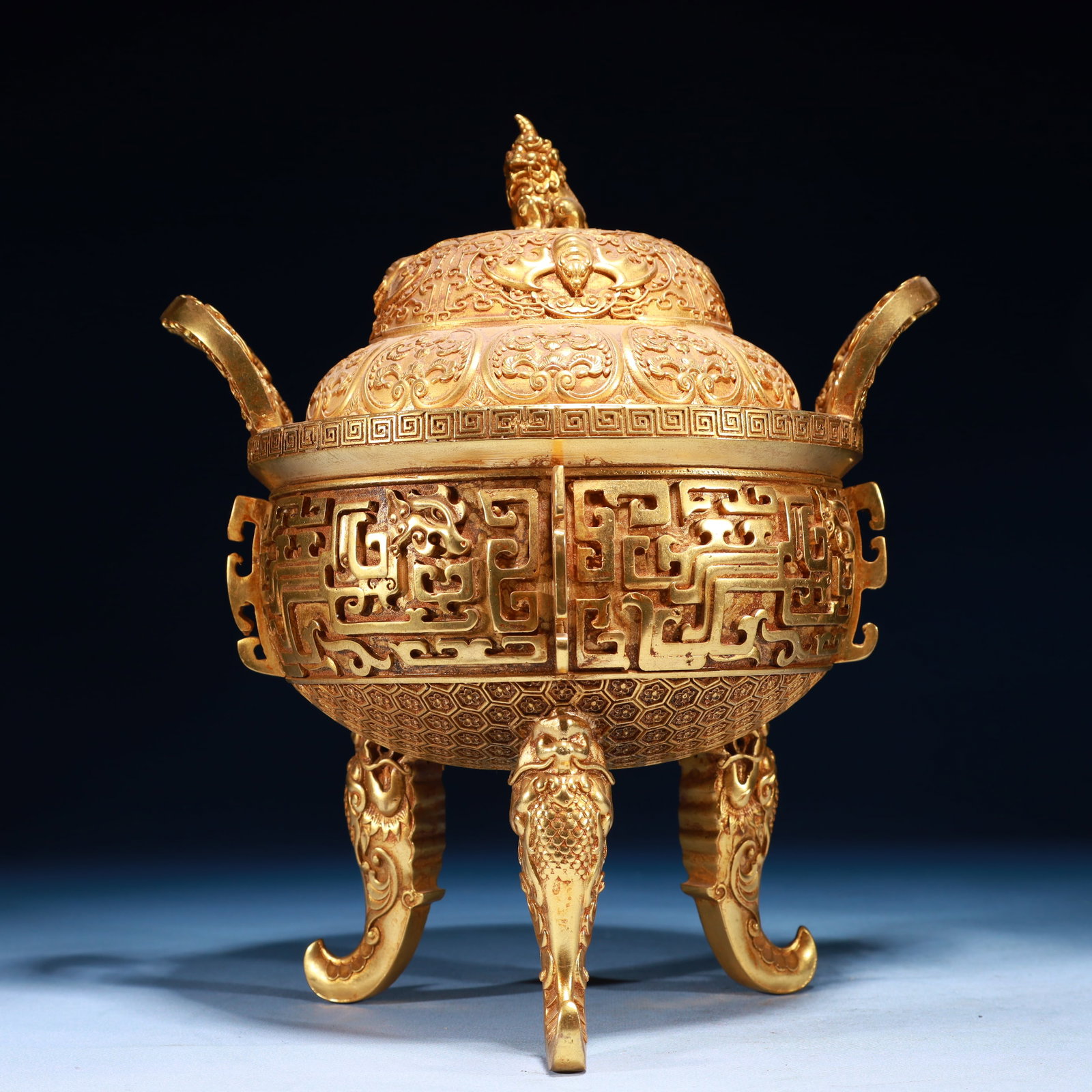 An Exquisite Gilt Bronze Bats and Peach Pattern Double-Ears and Tripod Censer: An Exquisite Gilt Bronze Bats and Peach Pattern Double-Ears and Tripod Censer,Qing Dynasty,China,Size:5.5inx7.9inx11.4in,Weight:3550g 铜鎏金福寿纹双耳&#