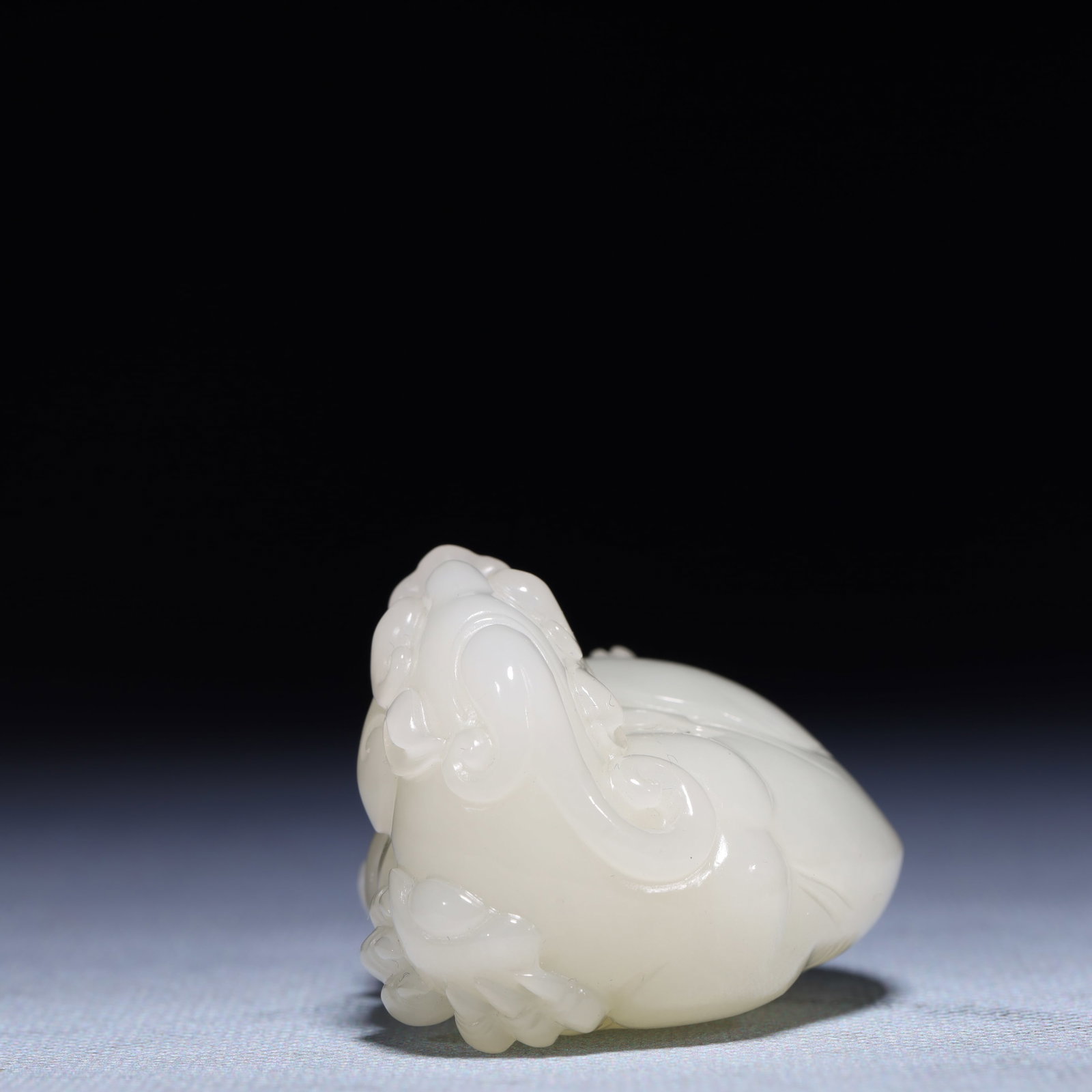 An Exquisite White Jade Auspicious Beast Ornament - 3