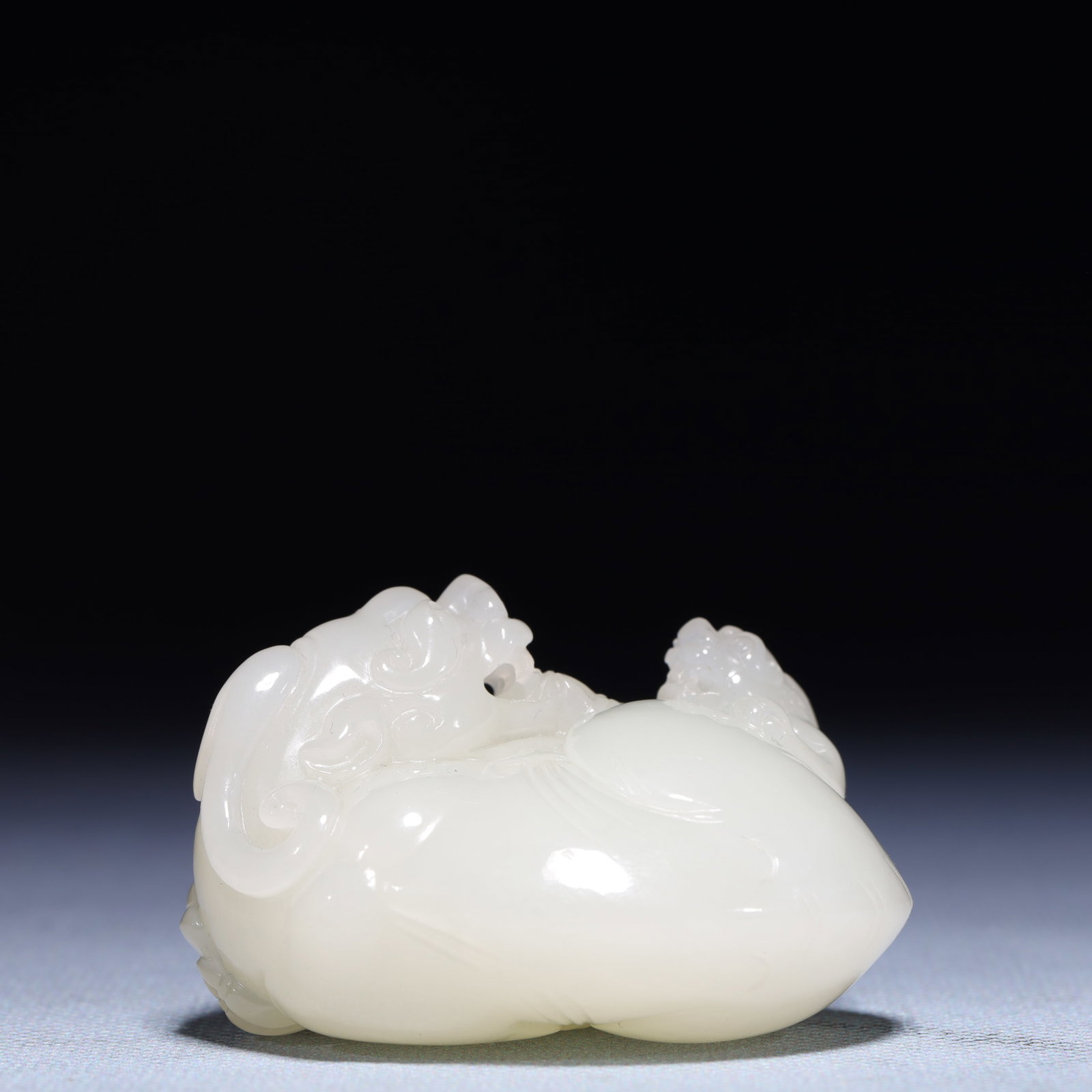 An Exquisite White Jade Auspicious Beast Ornament - 5