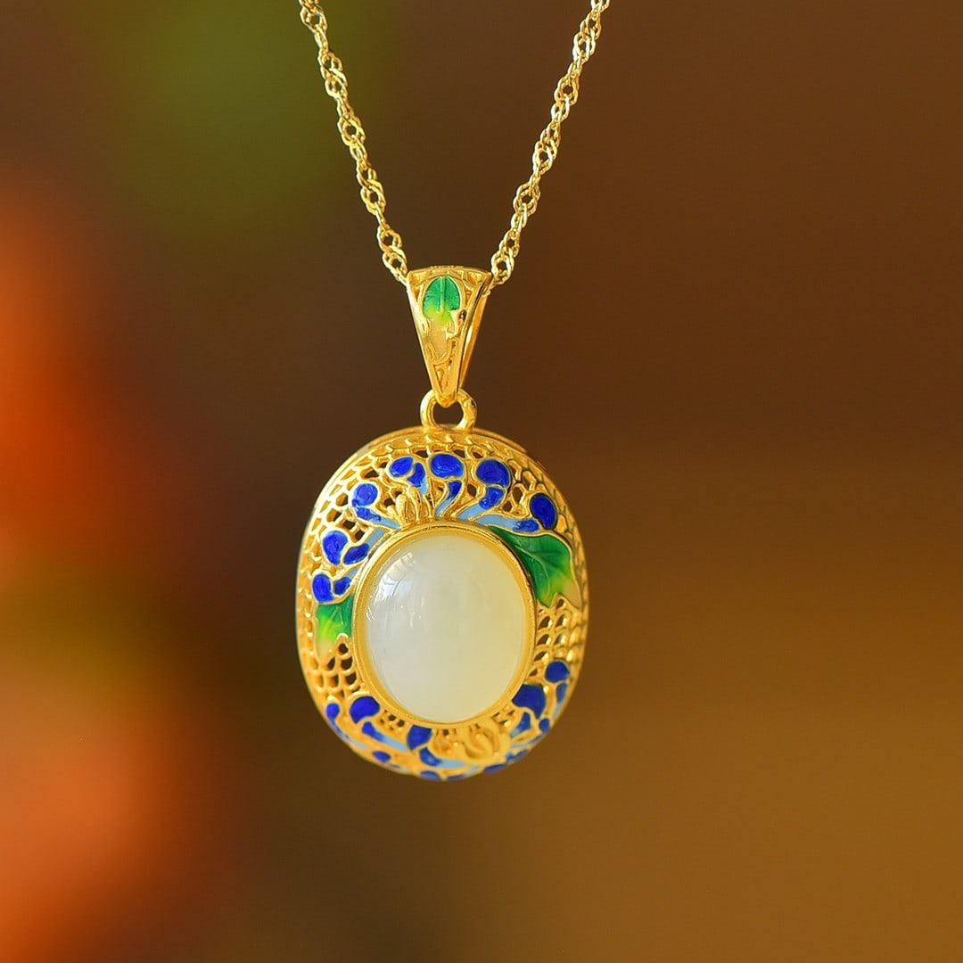 An Exquisite Sterling Silver-Gold Plated Inlaid White Jade Enamel Pendant: An Exquisite Sterling Silver-Gold Plated Inlaid White Jade Enamel Pendant,Size:0.4inx0.5in 纯银镀金镶白玉珐琅吊坠