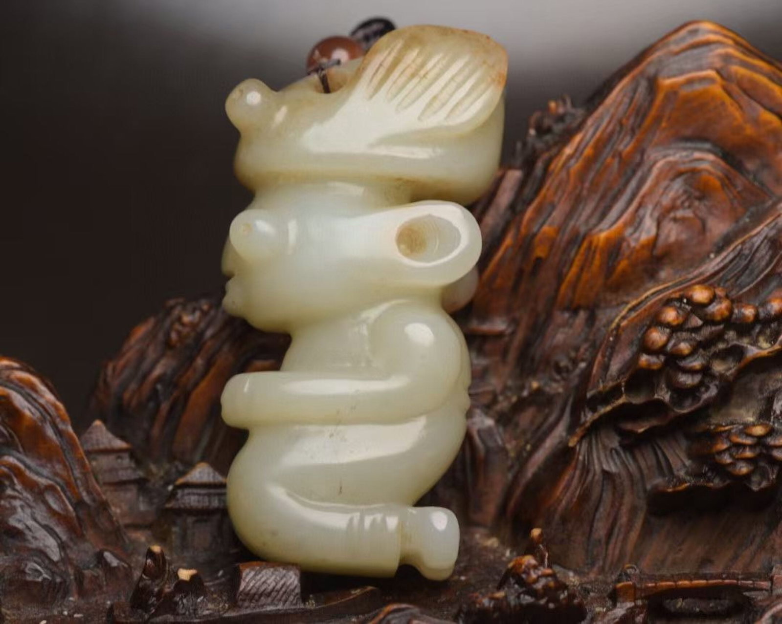 An Exquisite White Jade Figure Ornament: An Exquisite White Jade Figure Ornament,Qing Dynasty,China,Size:2.7inx1.4inx1in,Weight:86g 白玉人物摆件,中国清代