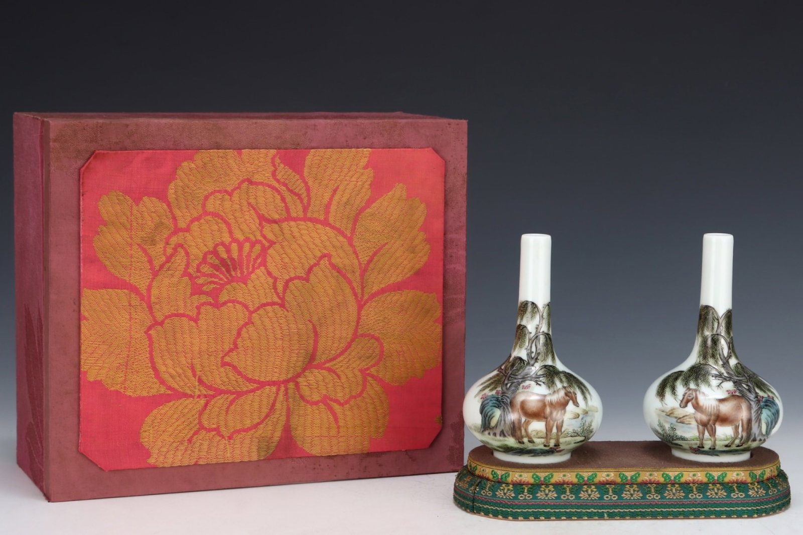 A Pair of Exquisite Enamel Horse Pattern Vases,with poem: A Pair of Exquisite Enamel Horse Pattern Vases,with poem,Qing Dynasty,China,Qianlong Four-character Mark,Size:5.6inx3.3in 一对珐琅彩骏马纹瓶,ñ