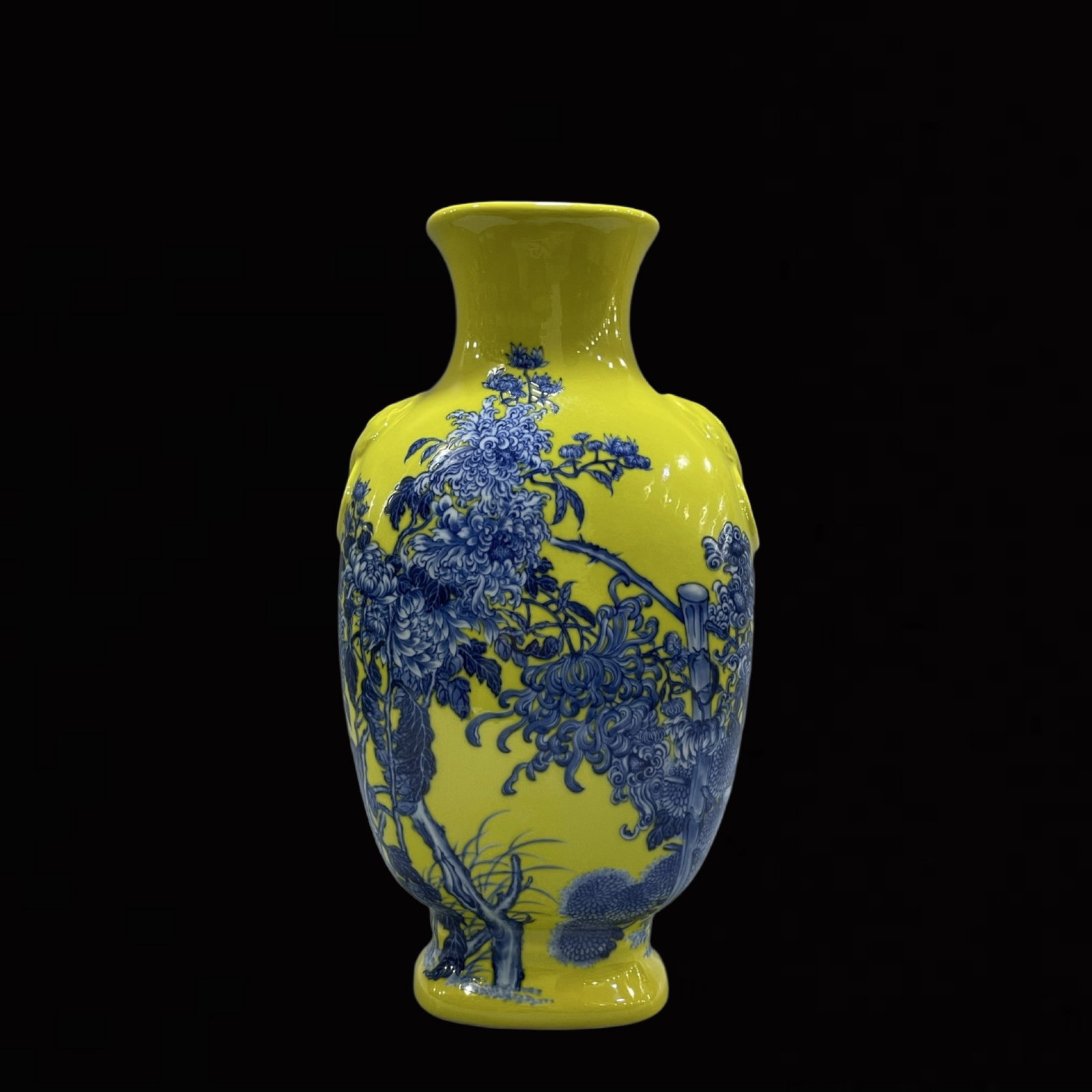 A Rare Yellow Ground Blue and White Flower Pattern Vase (1 of 9)