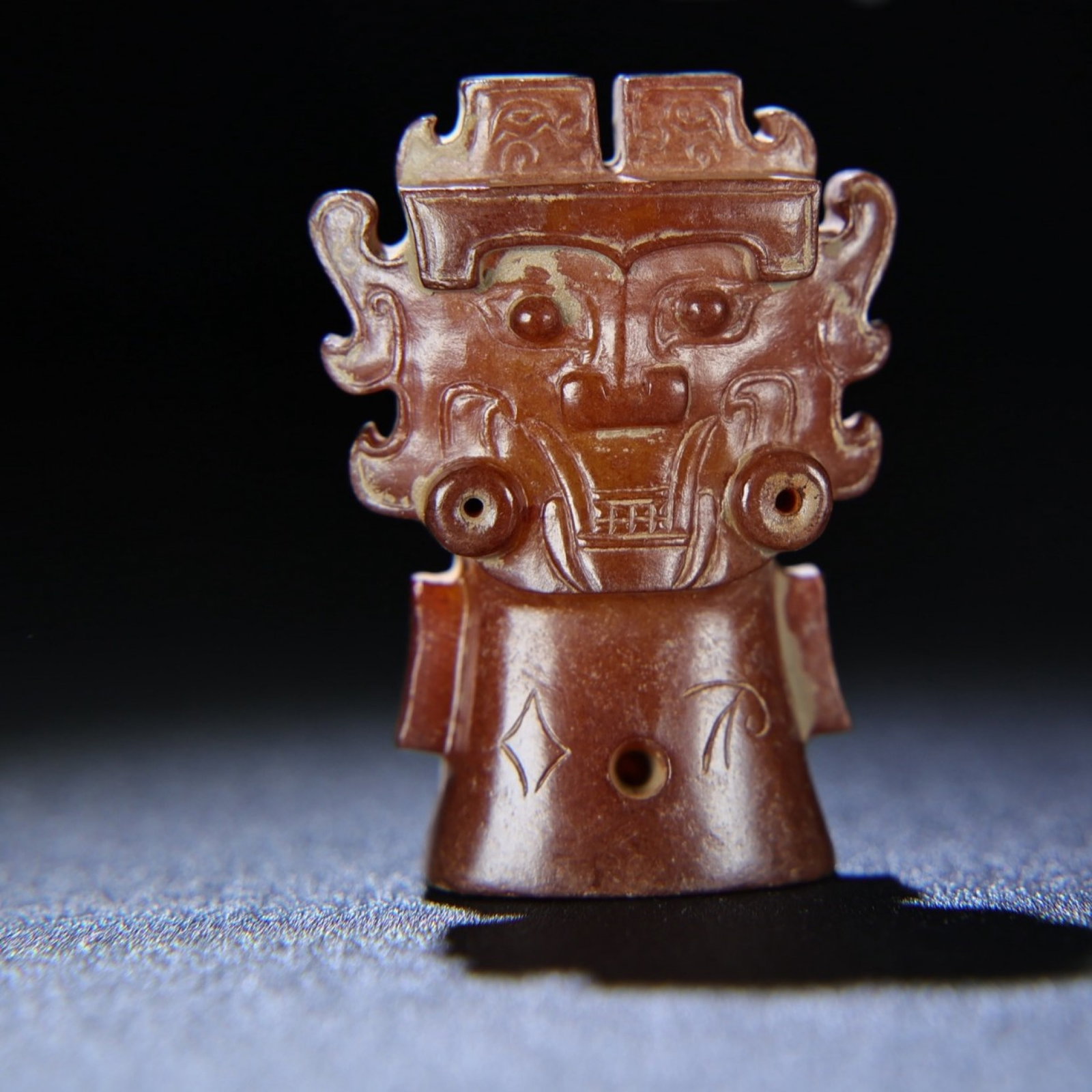 An Exquisite Archaic Jade Figure-Face Pattern Ornament: An Exquisite Archaic Jade Figure-Face Pattern Ornament,Ancient Time,China,Size:2.4inx1.7inx1in,Weight:86g 高古玉人面纹摆件,中国远Ö