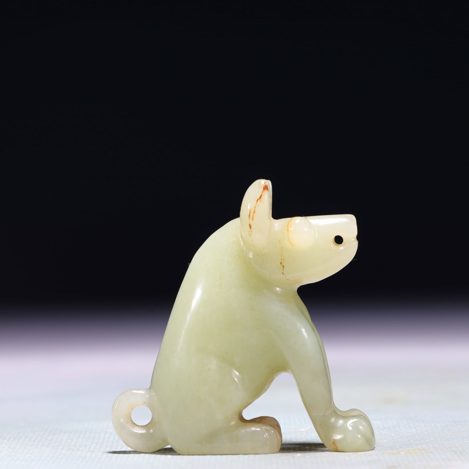 An Exquisite White Jade Beast Ornament: An Exquisite White Jade Beast Ornament,Qing Dynasty,China,Size:2.2inx0.8inx2.2in,Weight:61.7g 白玉兽摆件,中国清代