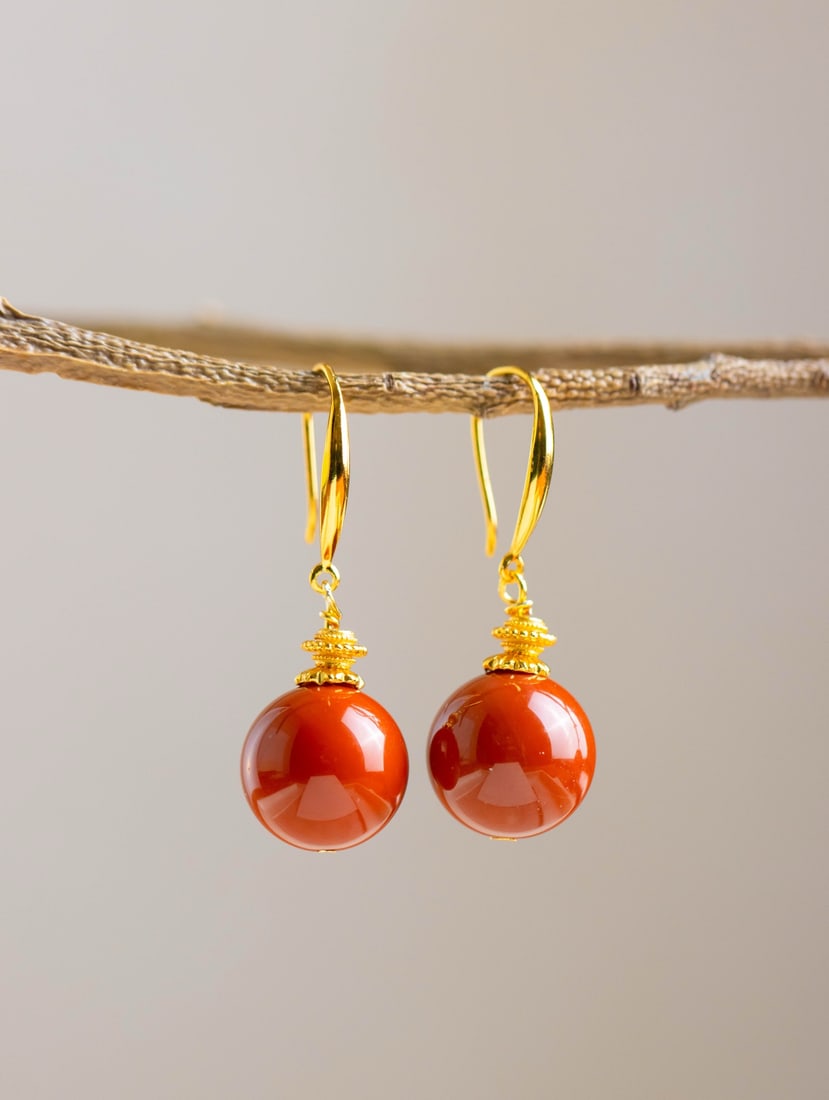 A Pair of Exquisite Sterling Silver-Gold Plated Inlaid Agate Earrings: A Pair of Exquisite Sterling Silver-Gold Plated Inlaid Agate Earrings 一对纯银镀金镶玛瑙耳环