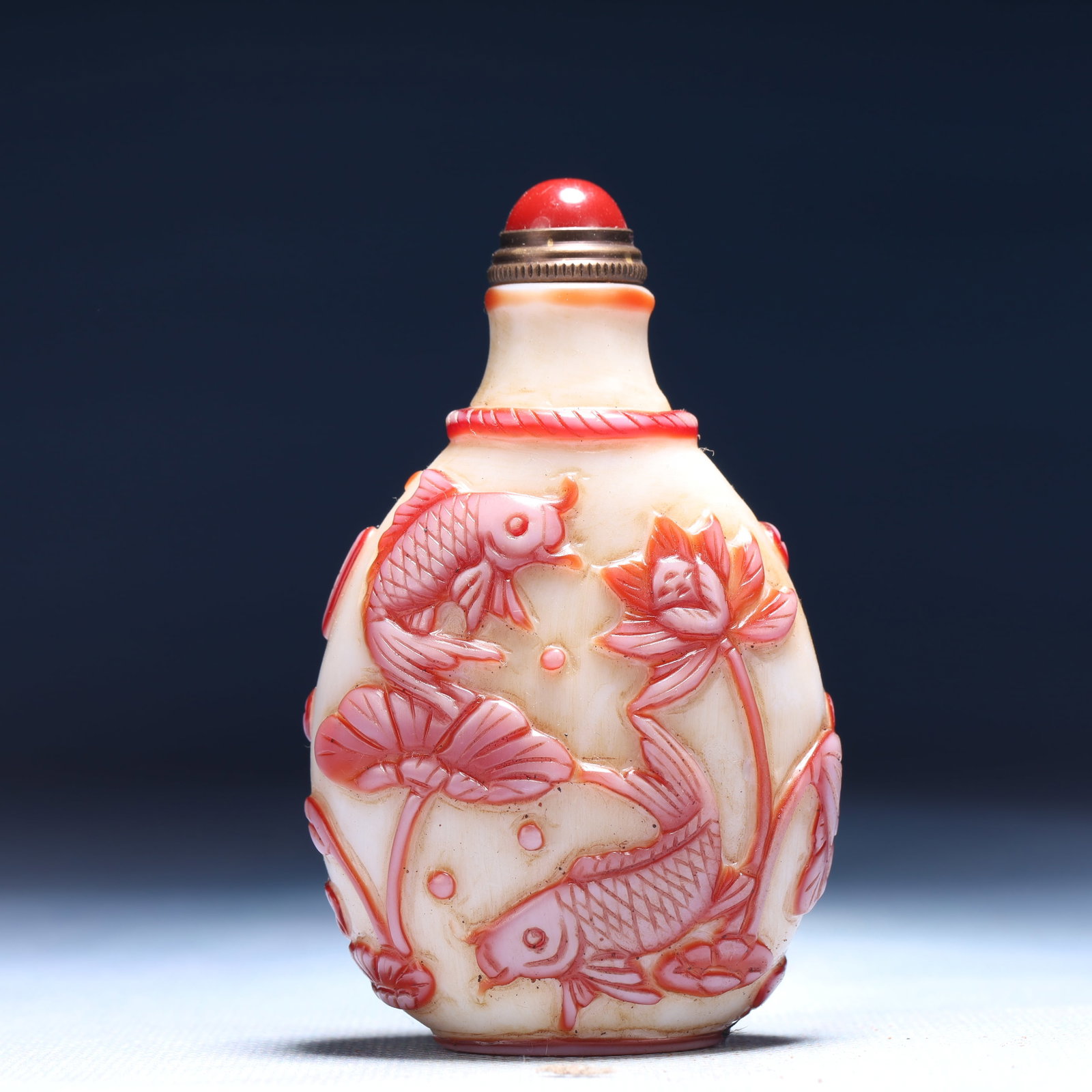 An Exquisite Glass Flower and Fish Pattern Snuff Bottle: An Exquisite Glass Flower and Fish Pattern Snuff Bottle,Qing Dynasty,China,Qianlong Four-character Mark,Size:2inx1.2inx3.1in,Weight:50g 琉璃花卉鱼纹鼻烟