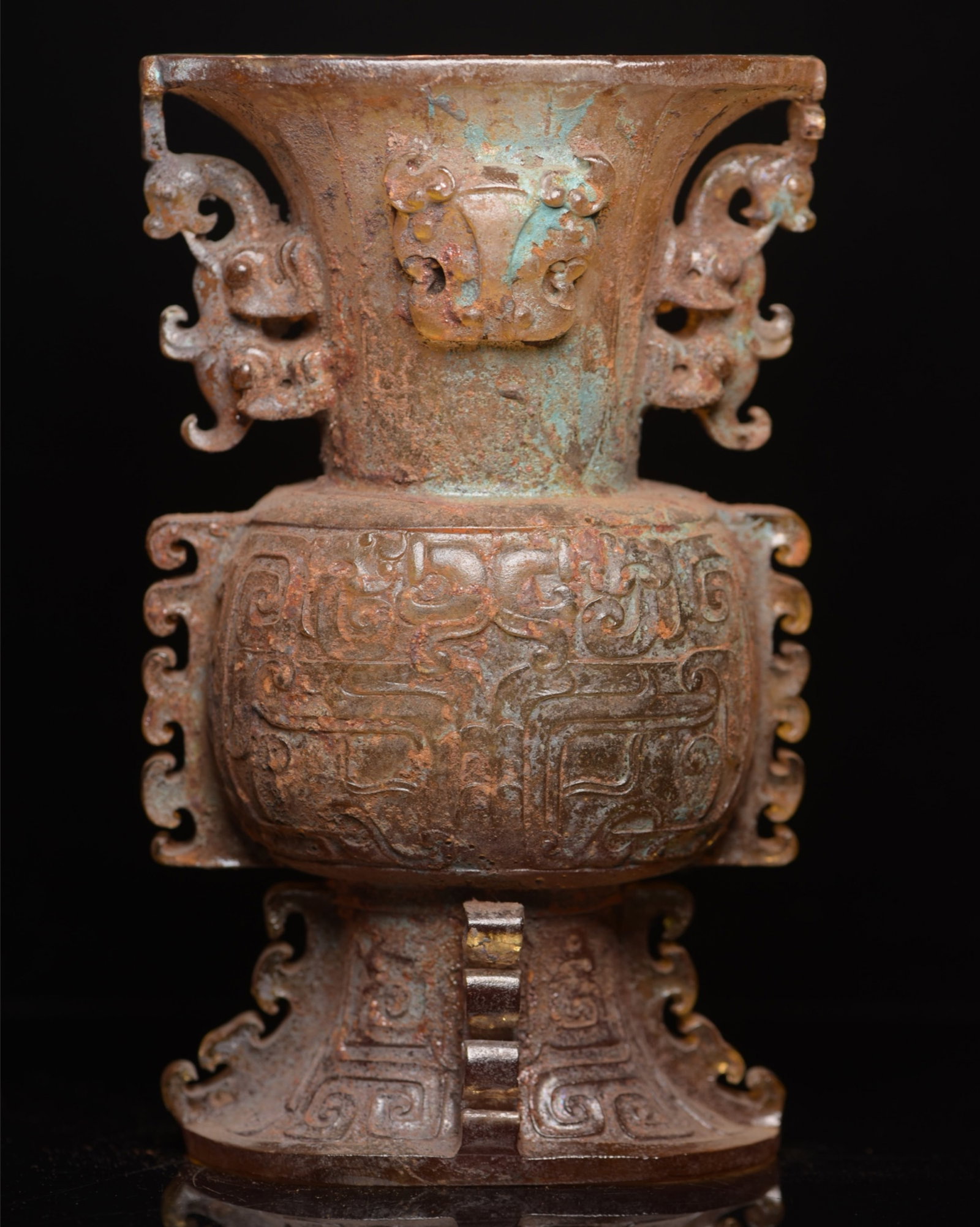 An Exquisite Glass Chi-Dragon Pattern Double-Ears Vase: An Exquisite Glass Chi-Dragon Pattern Double-Ears Vase,Qing Dynasty,China,Size:6.8inx3.9inx2.6in,Weight:912g 琉璃螭龙纹双耳瓶,中国清&#
