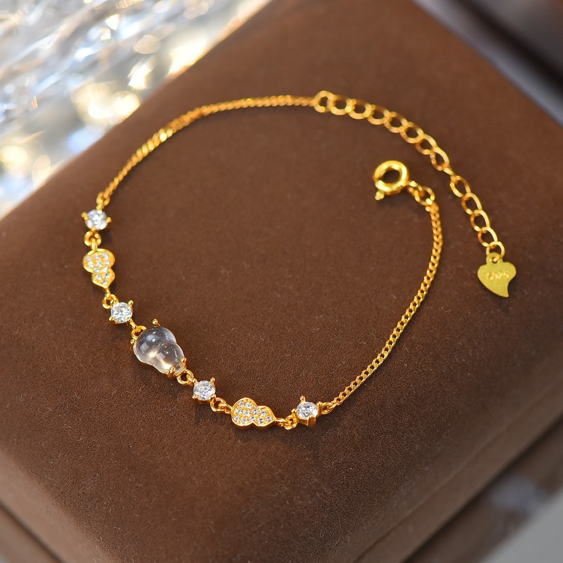 An Exquisite Sterling Silver-Gold Plated Inlaid White Jade Bracelet,Inlaid Diamond: An Exquisite Sterling Silver-Gold Plated Inlaid White Jade Bracelet,Inlaid Diamond,Size:0.2inx0.3in 纯银镀金镶白玉手链,嵌钻石
