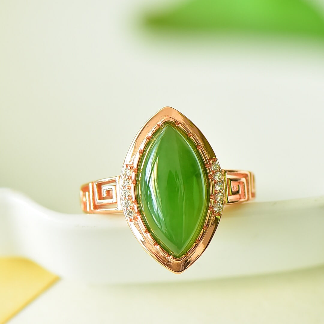 An Exquisite Sterling Silver-Gold Plated Inlaid Jasper Ring,Inlaid Diamond: An Exquisite Sterling Silver-Gold Plated Inlaid Jasper Ring,Inlaid Diamond,Size:0.5inx0.8in 纯银镀金镶碧玉戒指,嵌钻石