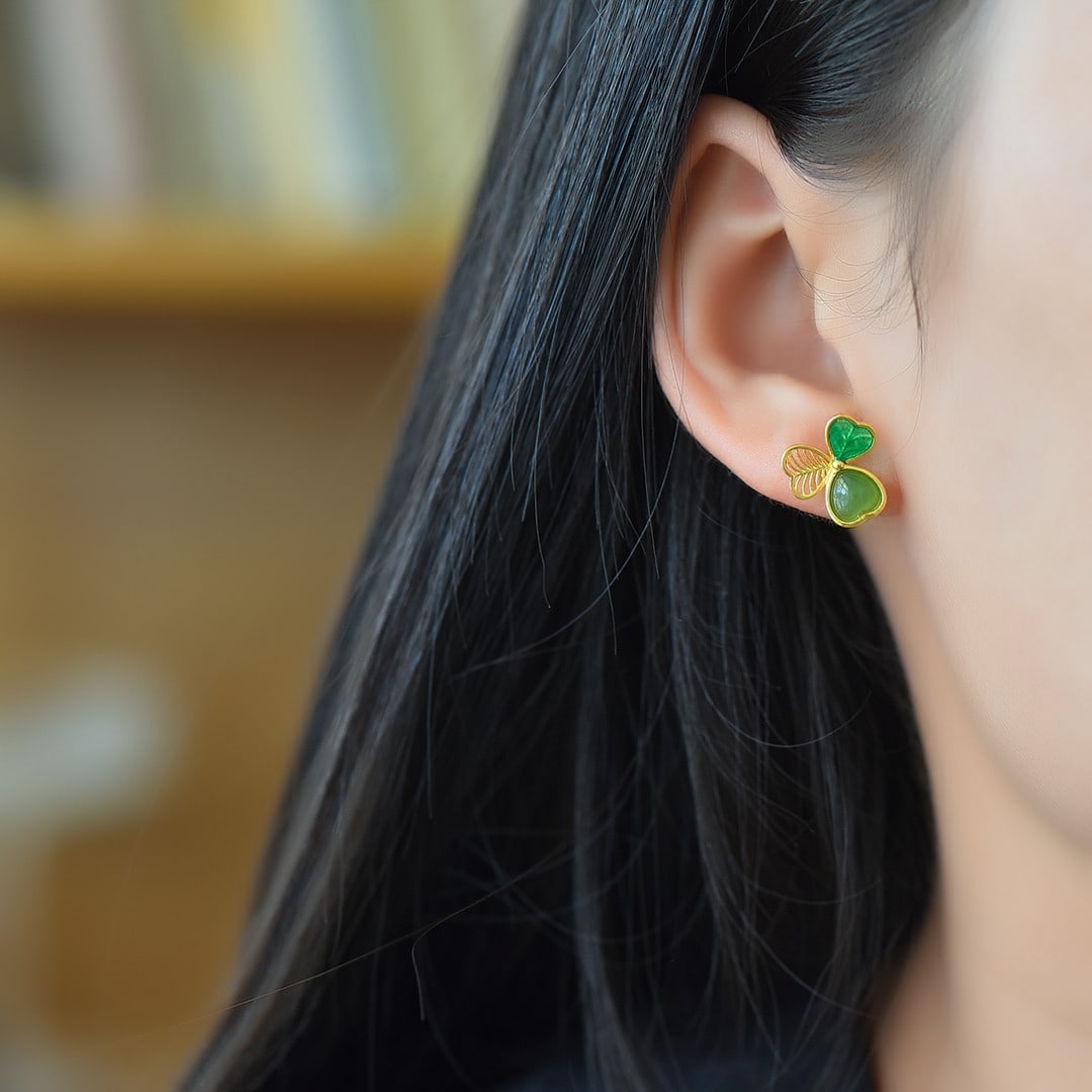 A Pair of Exquisite Sterling Silver-Gold Plated Inlaid Jasper Earrings: A Pair of Exquisite Sterling Silver-Gold Plated Inlaid Jasper Earrings 一对纯银镀金镶碧玉耳环