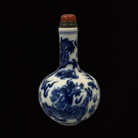 An Exquisite Blue and White Auspicious Cloud and Dragon Pattern Snuff Bottle