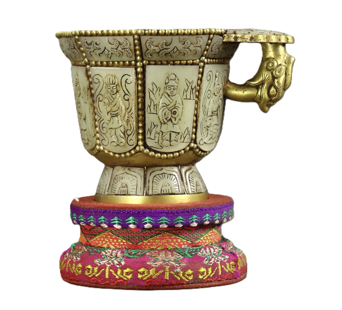 An Exquisite Gilt Bronze Inlaid White Jade Character and Story Pattern Cup: An Exquisite Gilt Bronze Inlaid White Jade Character and Story Pattern Cup,Qing Dynasty,China,Qianlong Four-character Mark,Size:3.1inx4.1inx3.3in,Weight:290g 铜鎏金嵌白&#