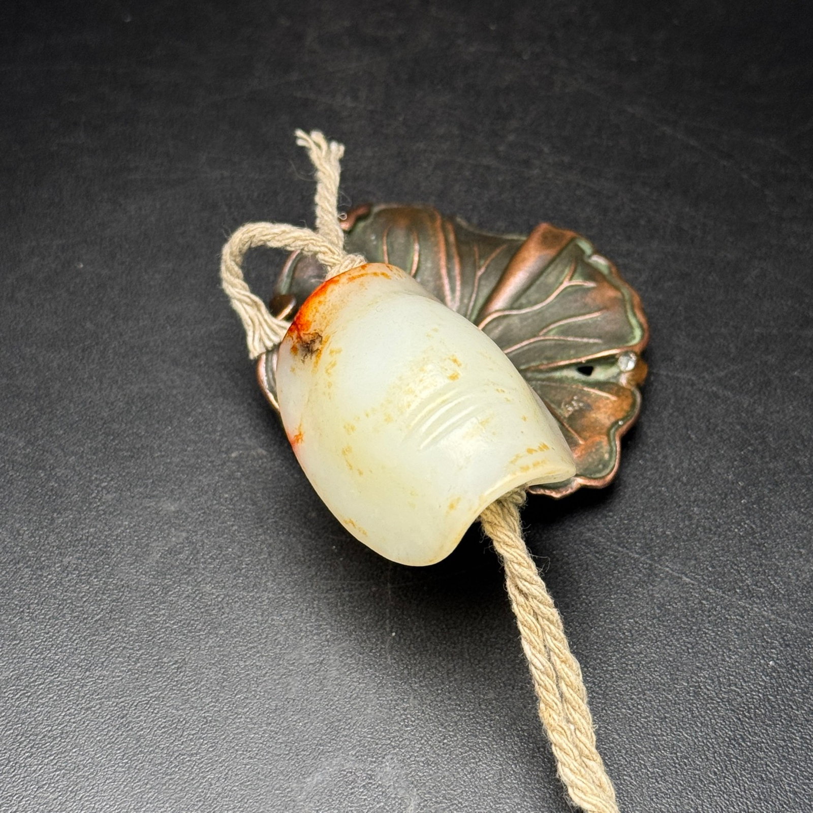 An Exquisite White Jade Turtle Shell Pendant: An Exquisite White Jade Turtle Shell Pendant,Qing Dynasty,China,Size:1.5inx1.1inx0.7in,Weight:23g 白玉龟壳挂件,中国清代