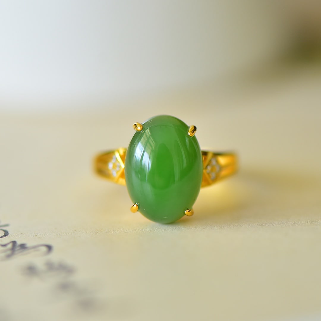 An Exquisite Sterling Silver-Gold Plated Inlaid Jasper Ring,Inlaid Diamond: An Exquisite Sterling Silver-Gold Plated Inlaid Jasper Ring,Inlaid Diamond,Size:0.4inx0.6in 纯银镀金镶碧玉戒指,嵌钻石