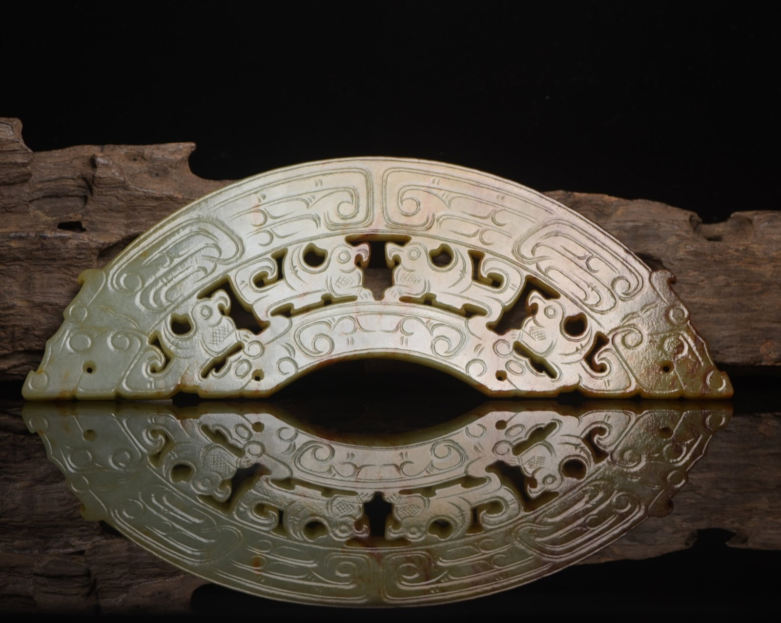 An Exquisite White Jade Chi-Dragon Pattern Pendant: An Exquisite White Jade Chi-Dragon Pattern Pendant,Qing Dynasty,China,Size:8.7inx2.9inx0.2in,Weight:211g 白玉螭龙纹佩,中国清代