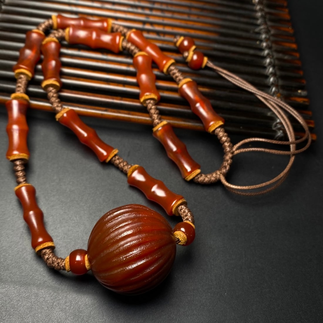 A Precious Agate Necklace: A Precious Agate Necklace,Size:1.1inx0.4inx0.3in 玛瑙项链