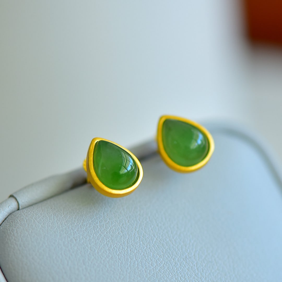 A Pair of Exquisite Sterling Silver-Gold Plated Inlaid Jasper Earrings: A Pair of Exquisite Sterling Silver-Gold Plated Inlaid Jasper Earrings,Size:0.3inx0.4in 一对纯银镀金镶碧玉耳环
