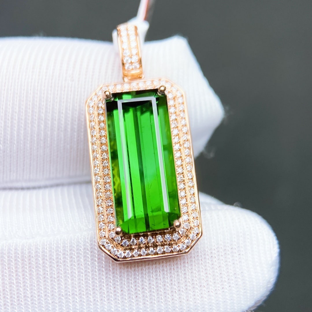 6.85Ctw Natural Tourmaline Necklace: 6.85Ctw Natural Tourmaline Necklace,Size:0.6inx0.3in 6.85Ctw天然碧玺项链