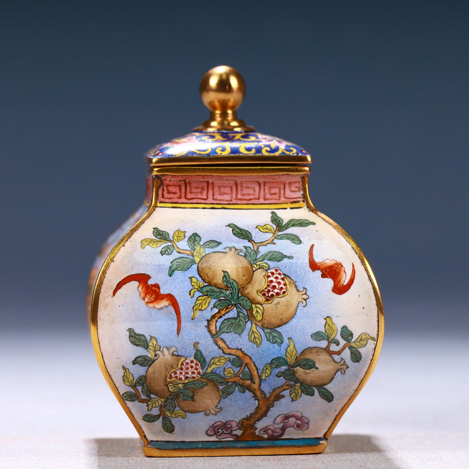 An Exquisite Painted Enamel Pomegranate,Flower and Bird Pattern Bottle: An Exquisite Painted Enamel Pomegranate,Flower and Bird Pattern Bottle,Qing Dynasty, China,Qianlong Four-character Mark,Size:2.4inx3.1in,Weight:180g 画珐琅石榴花