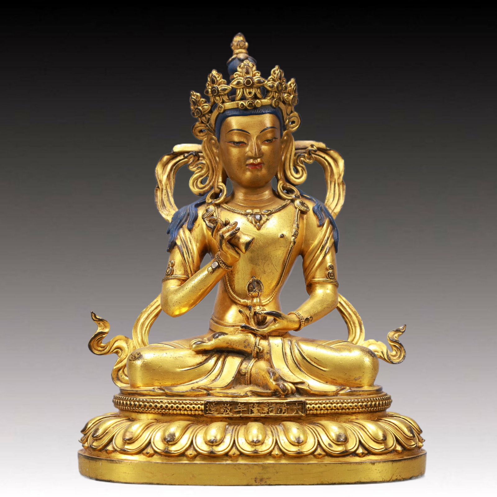 A Solemn Gilt Bronze Statue of Vajrasattva: A Solemn Gilt Bronze Statue of Vajrasattva,Qing Dynasty, China,Qianlong Seven-character Mark,Size:6.7inx4.7inx8.3inWeight:1950g 铜鎏金金刚萨陲像,中