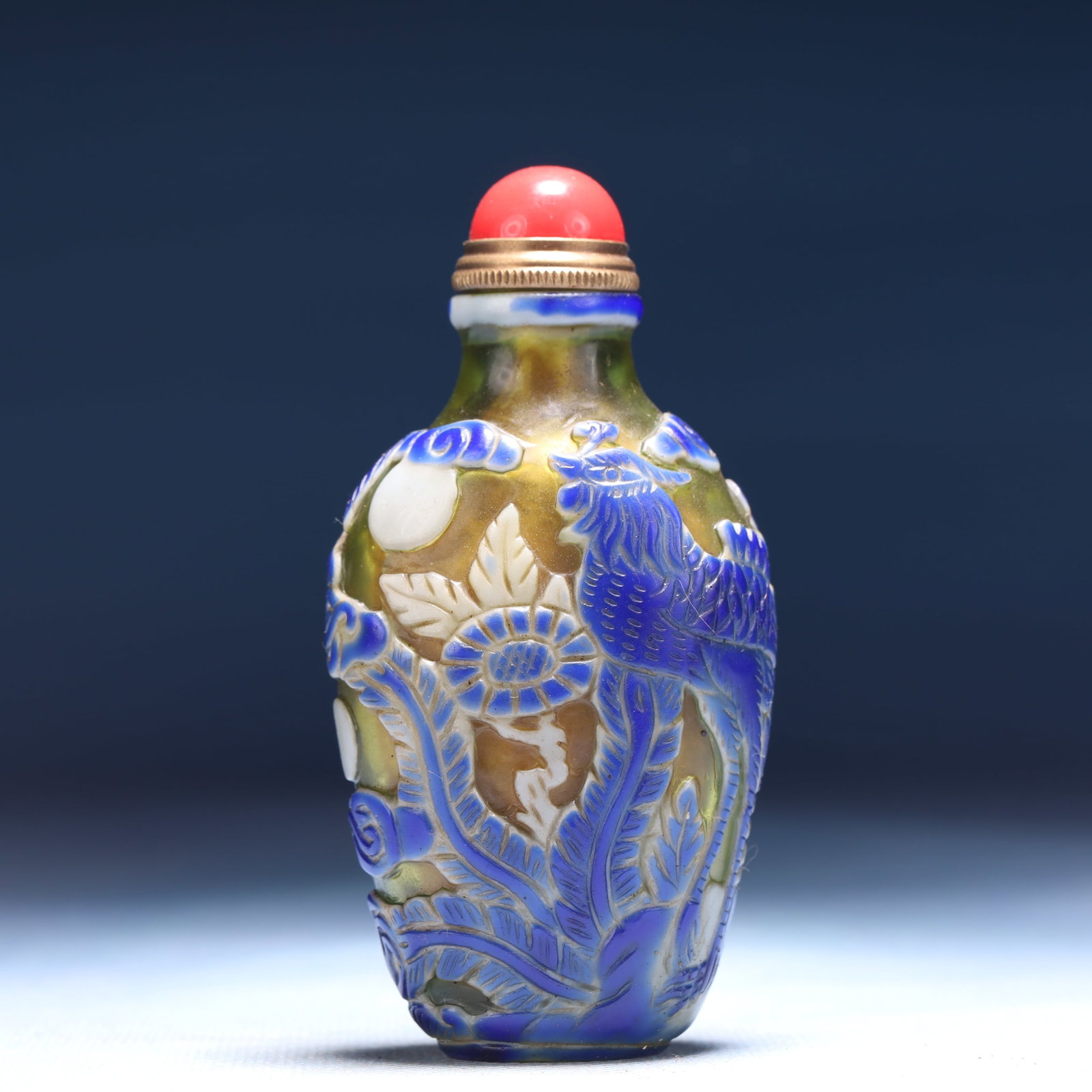 An Exquisite Glass Dragon and Phoenix Pattern Snuff Bottle: An Exquisite Glass Dragon and Phoenix Pattern Snuff Bottle,Qing Dynasty,China,Qianlong Four-character Mark,Size:1.8inx1inx3.5in,Weight:92g 琉璃龙凤纹鼻烟ã