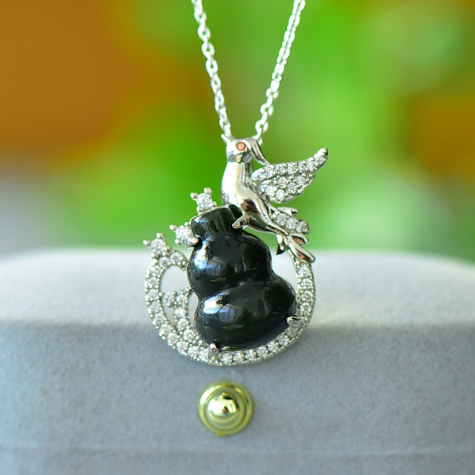 An Exquisite Bronze Inlaid Green Jade Gourd Necklace,Inlaid Diamond: An Exquisite Bronze Inlaid Green Jade Gourd Necklace,Inlaid Diamond,Size:0.5inx0.6in 铜镶青玉葫芦项链,嵌钻石