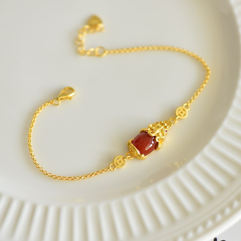An Exquisite Sterling Silver-Gold Plated Inlaid Agate Bracelets: An Exquisite Sterling Silver-Gold Plated Inlaid Agate Bracelets,Size:0.3inx0.4in 纯银镀金镶玛瑙手链