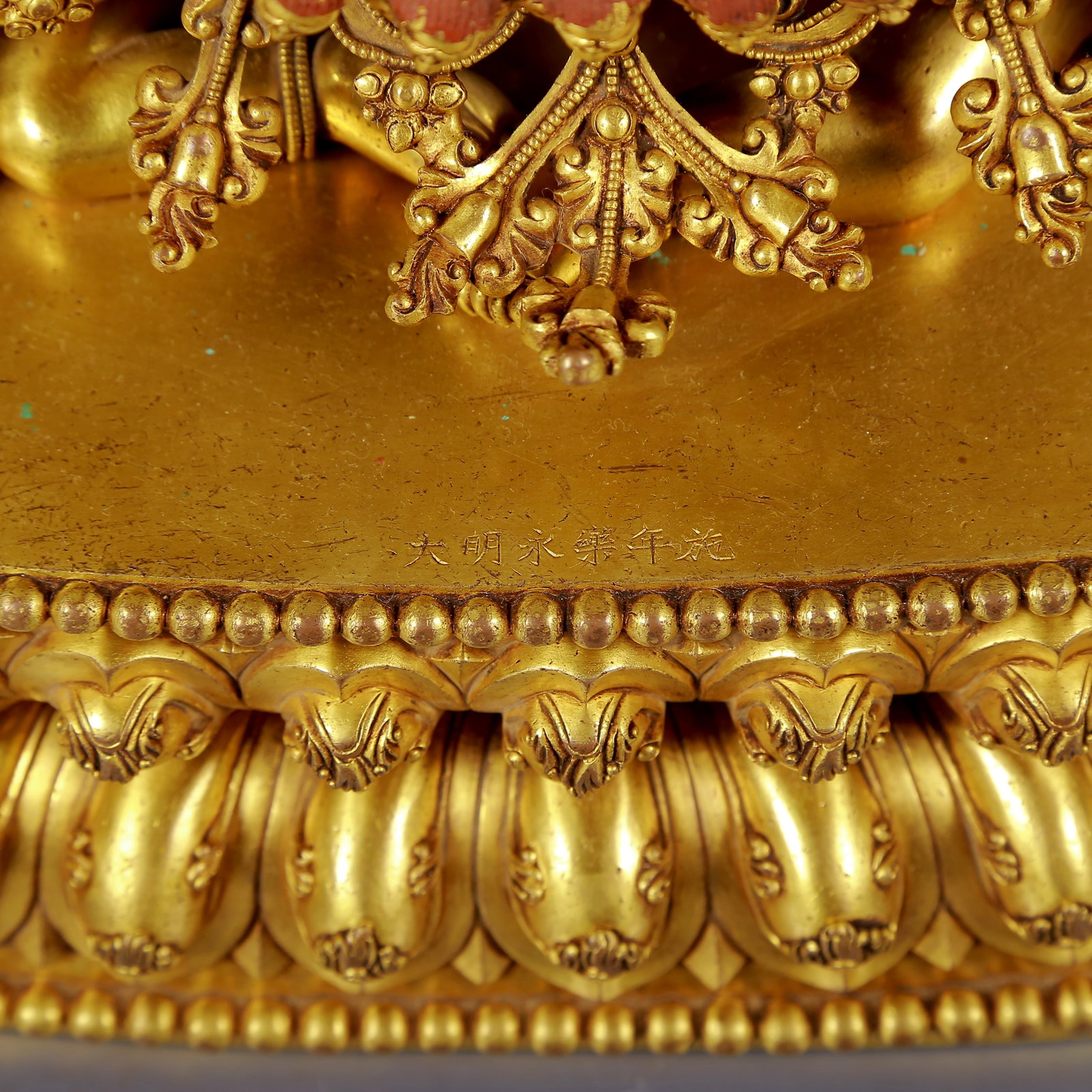 A solemn gilt bronze Vajra statue - 5