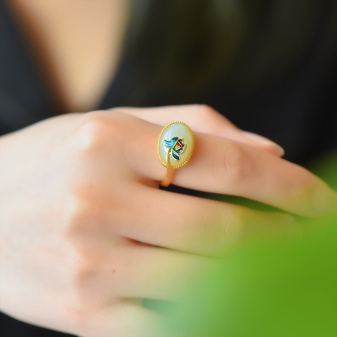 An Exquisite Sterling Silver-Gold Plated Inlaid White Jade Ring: An Exquisite Sterling Silver-Gold Plated Inlaid White Jade Ring 纯银镀金镶白玉戒指