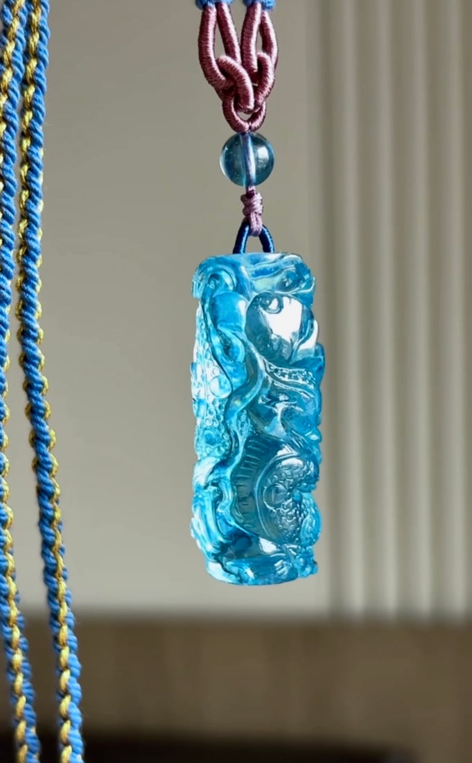 An Exquisite Aquamarine Dragon Pattern Pendant: An Exquisite Aquamarine Dragon Pattern Pendant,Size:1.5inx0.6in,Weight:18.4g 海蓝宝龙纹挂件