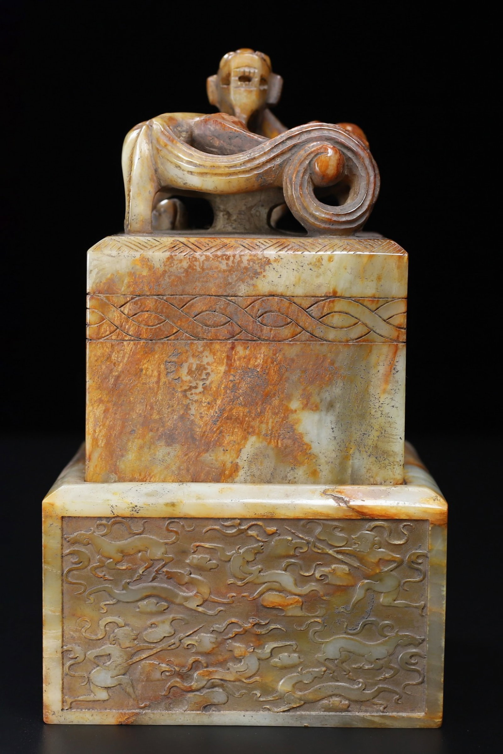 A Set of Fine White Jade Auspicious Beast Pattern Seals: A Set of Fine White Jade Auspicious Beast Pattern Seals,Qing Dynasty,China,with Mark,Size:6.9inx4inx3.9in,Weight:2.907kg
