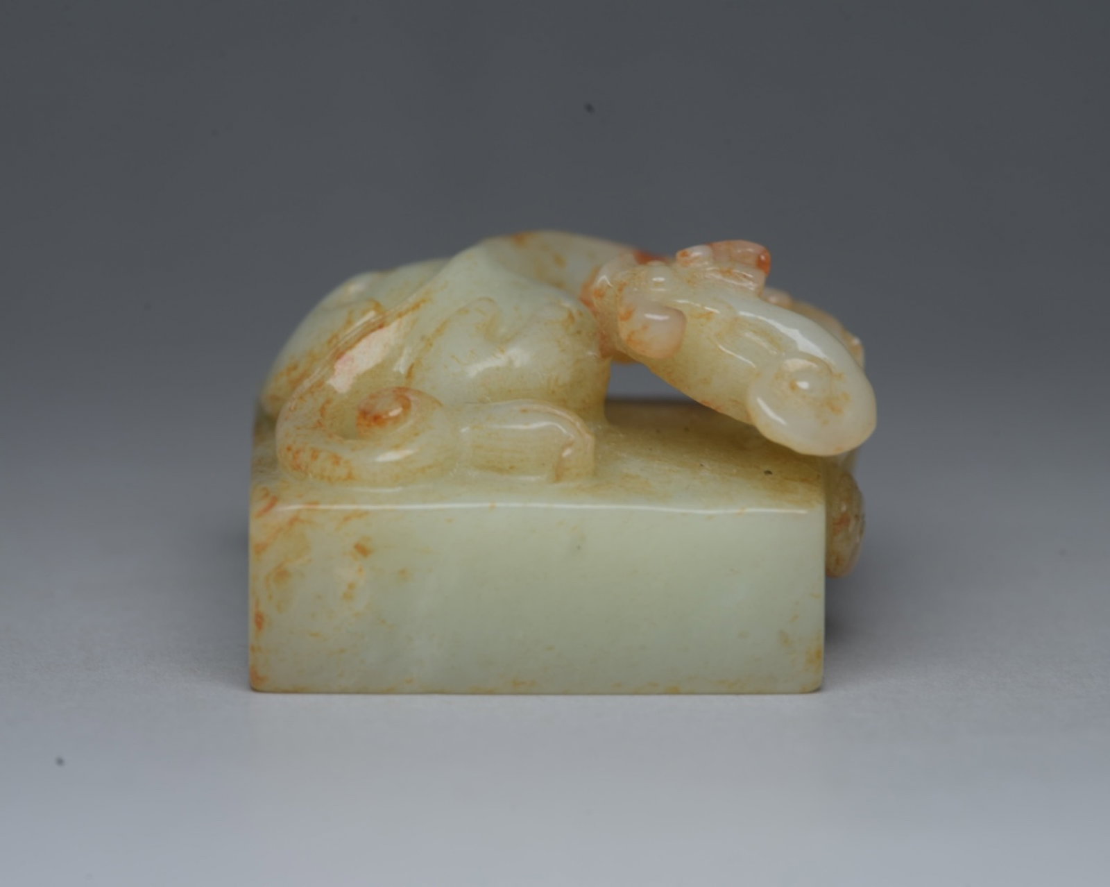 An Exquisite White Jade Dragon Seal: An Exquisite White Jade Dragon Seal,Qing Dynasty,China,Size:1.9inx1.8inx1.2in,Weight:110g 白玉龙印章,中国清代