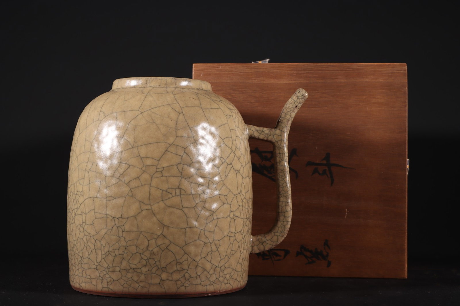 An Exquisite Ge yao Yellow Glazed Pot: An Exquisite Ge yao Yellow Glazed Pot,Song Dynasty,China,Size:6.3inx5.7in 哥窑黄釉壶,中国宋代