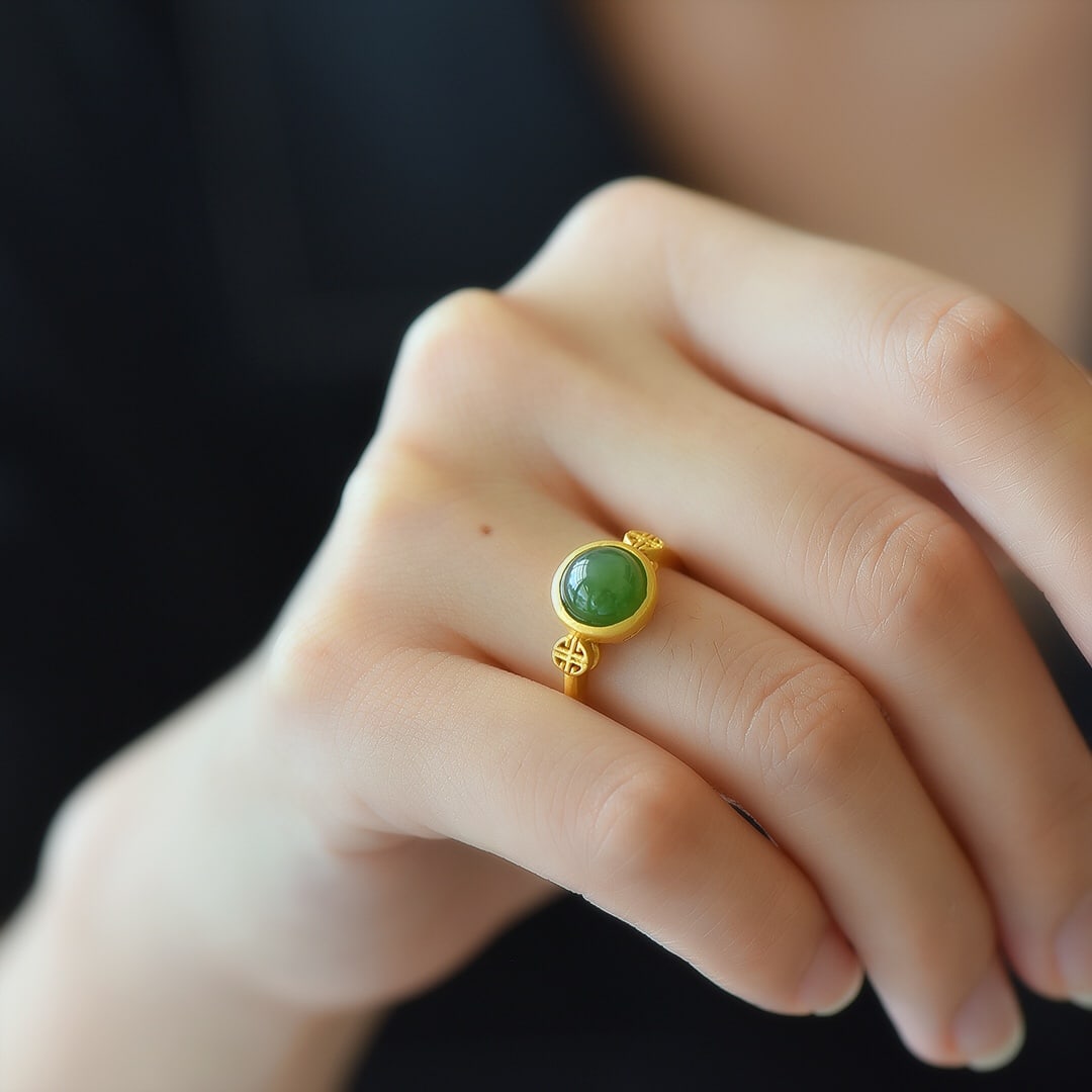 An Exquisite Sterling Silver-Gold Plated Inlaid Jasper Ring: An Exquisite Sterling Silver-Gold Plated Inlaid Jasper Ring,Size:0.3inx0.3in 纯银镀金镶碧玉戒指